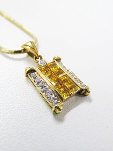 宝石の付いた金のネックレスの買取