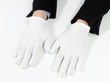 コロナ感染予防で手袋を着用