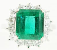 プラチナ　エメラルド　ダイヤ付き　リング